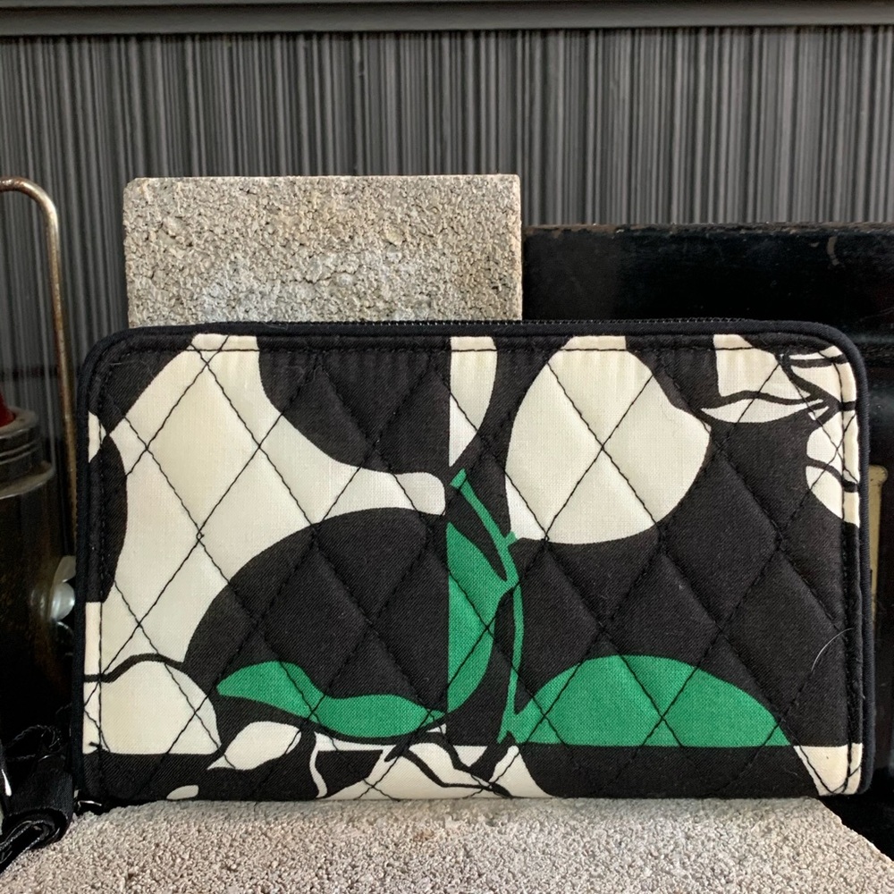 Vera Bradley RFID Grab and Go Wristlet - Picture 3 of 5